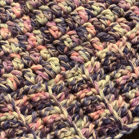 Pom Pom Winter beanie handmade adult or teen - Picture 2 of 2